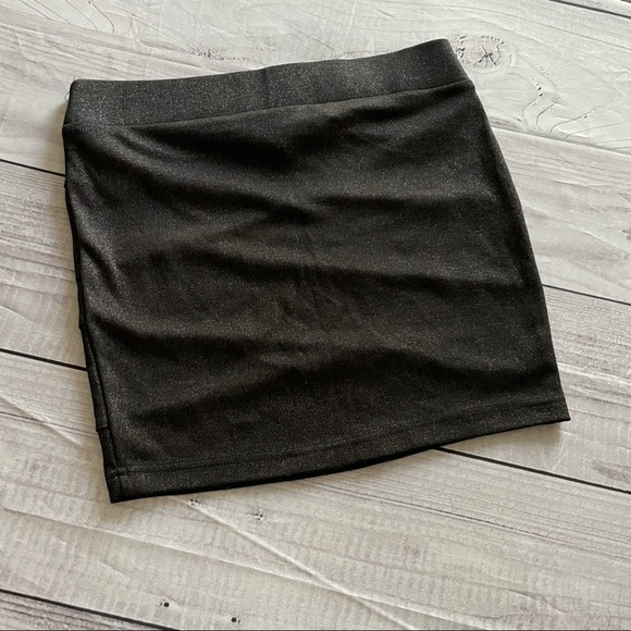 𝅺✅2x Host Pick✅ Daytrip Mini Skirt, Medium - Picture 3 of 6